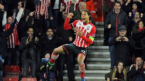 Van Dijk celebra un gol marcado con el Southampton. Foto: Efe.
