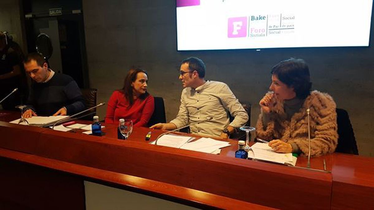 Andeka Larrea, Rafaela Romero, Julen Arzuaga y Amaia Arregi. Foto: Foro Social