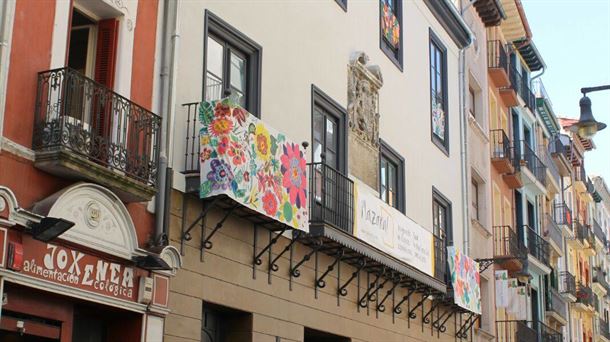 Centro comunitario Plazara!, palacio Redín y Cruzat en el casco viejo de Pamplona
