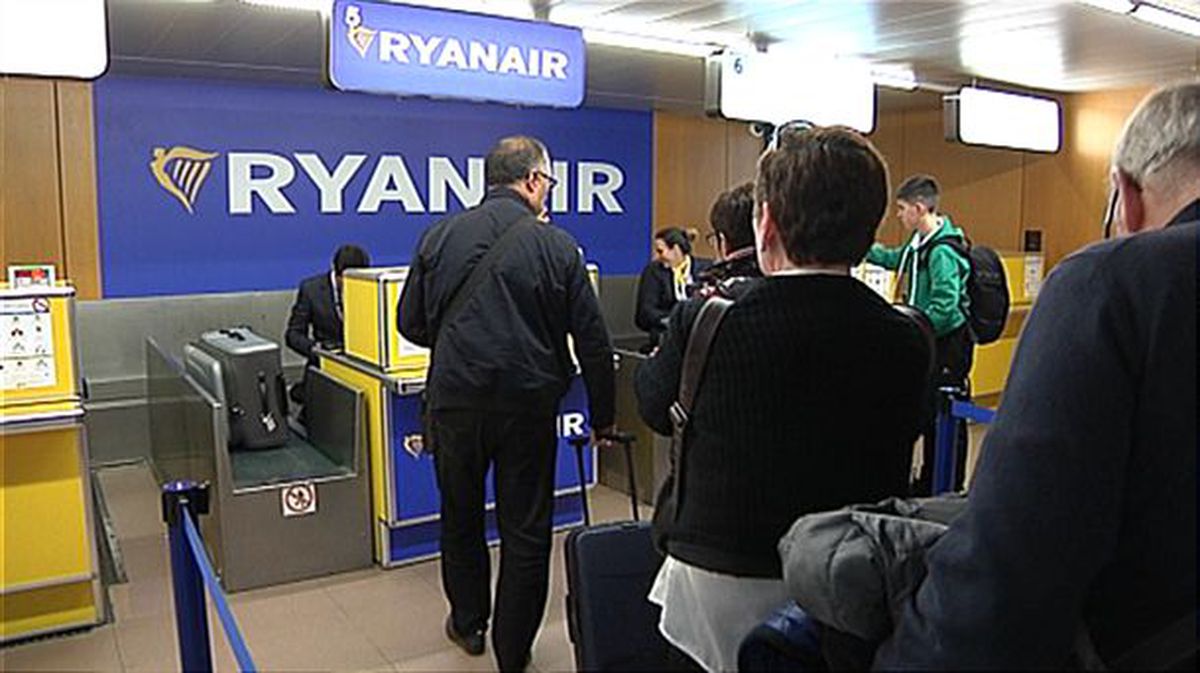 Ryanairreko hegazkinetako bat. Argazkia: EiTB