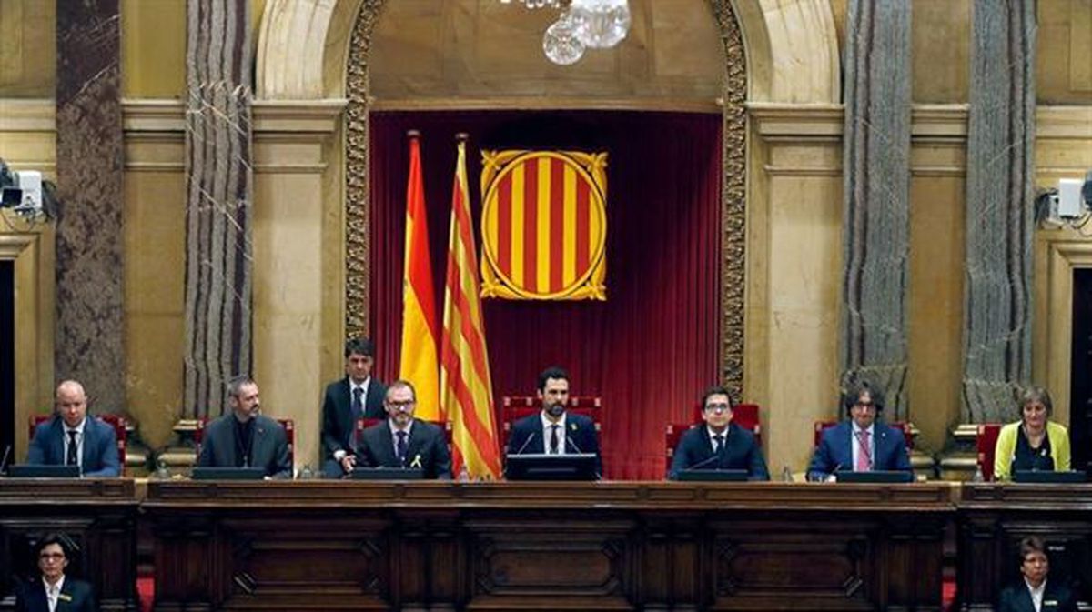 Mesa del Parlament de Catalunya, presidida por Roger Torrent