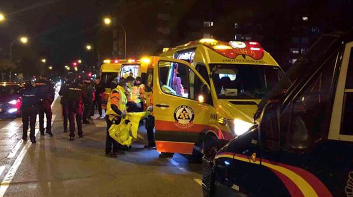 Una ambulancia en las cercanías del estadio Wanda Metropolitano. Foto: EFE