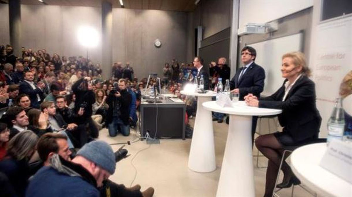 Carles Puigdemont presidenta Kopenhageko (Danimarka) Unibertsitatean. Argazkia: EFE