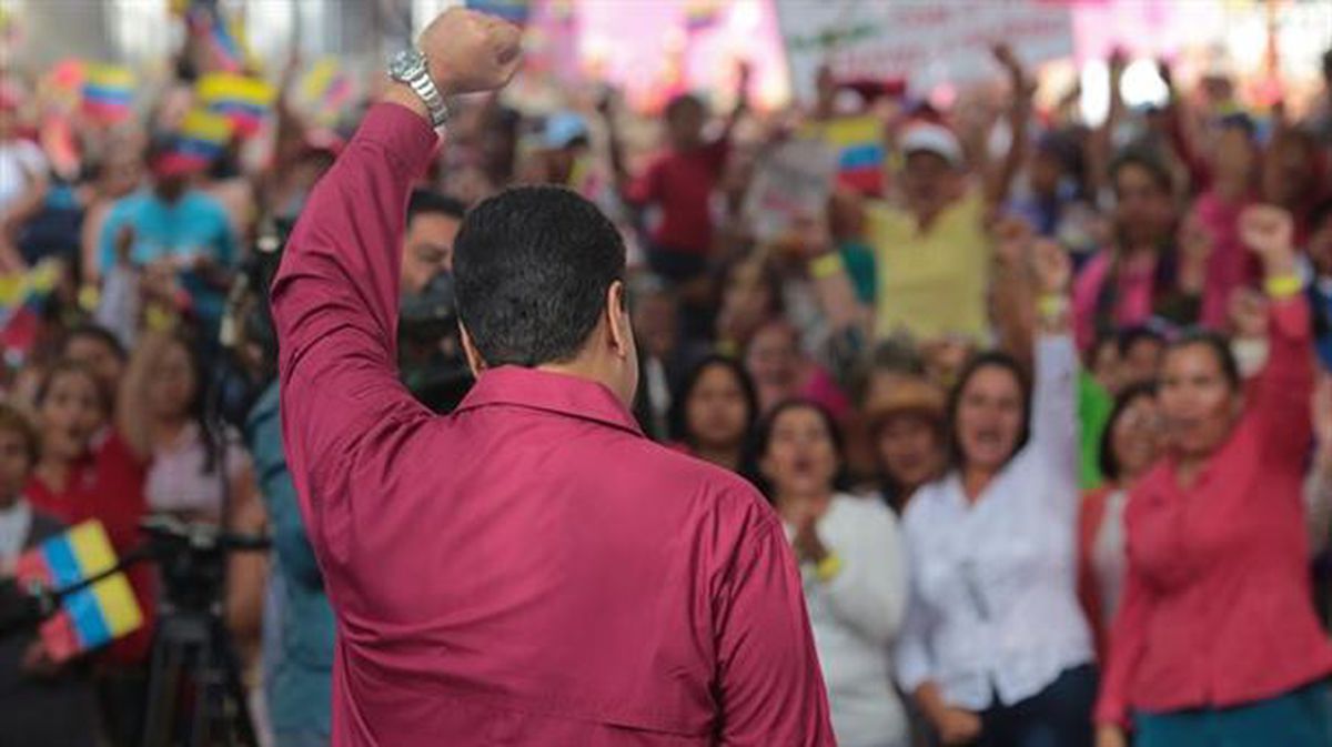 Nicolas Maduro gobernu ekitaldi batean.