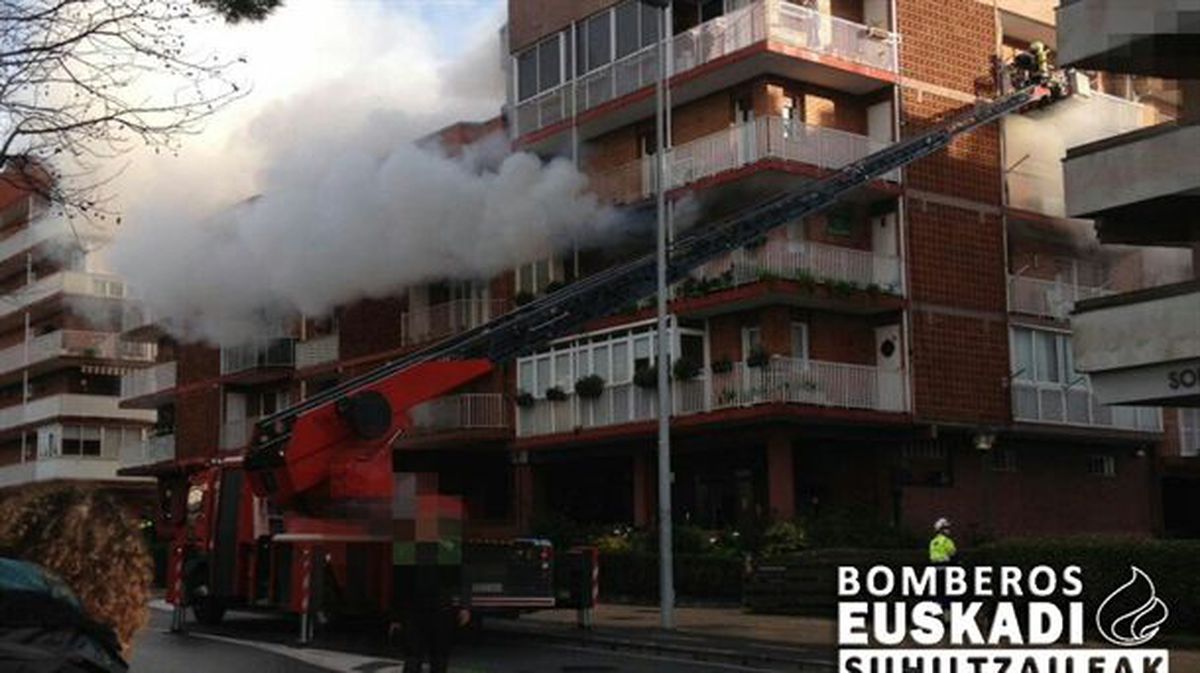 Imagen del incendio registrado en Hondarribia. Foto: Bomberos Euskadi