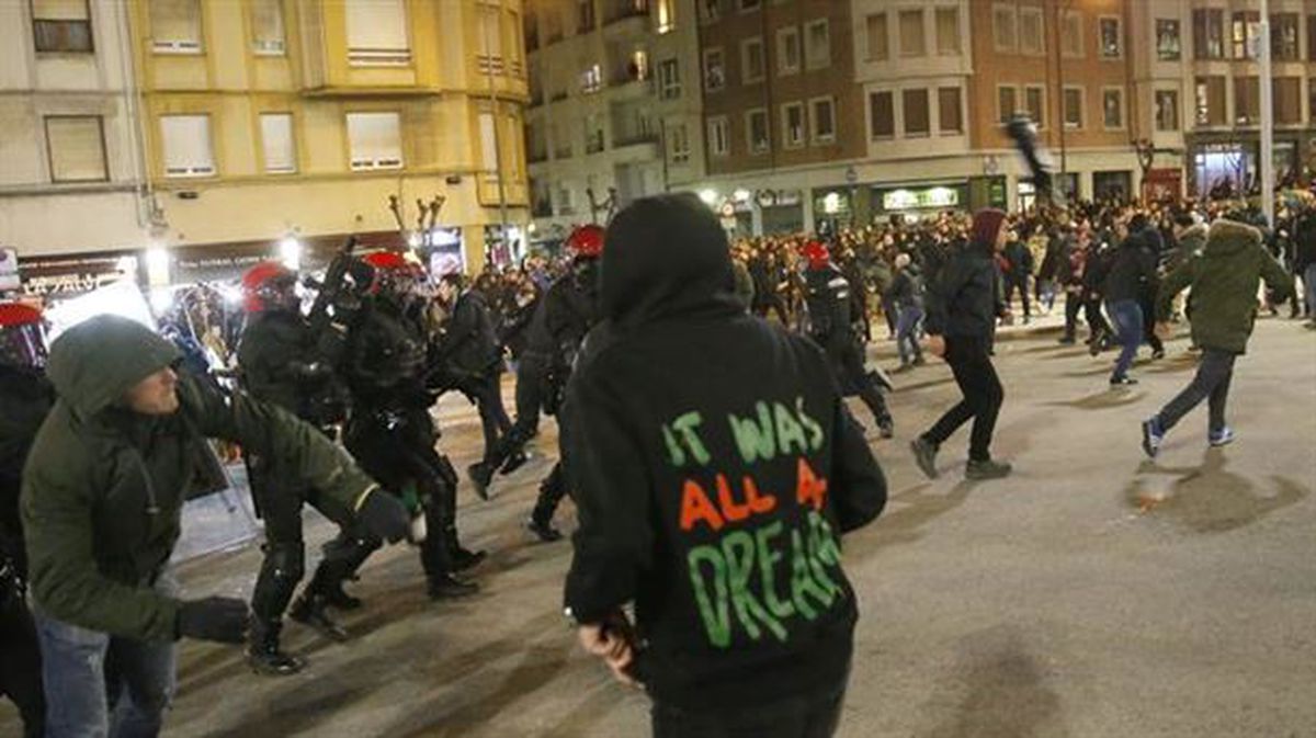 Continúan en dependencias policiales los nueve detenidos en los incidentes de Bilbao