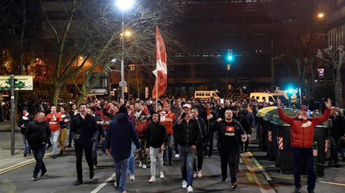 Un ertzaina fallece en los incidente en Bilbao. Foto: EFE