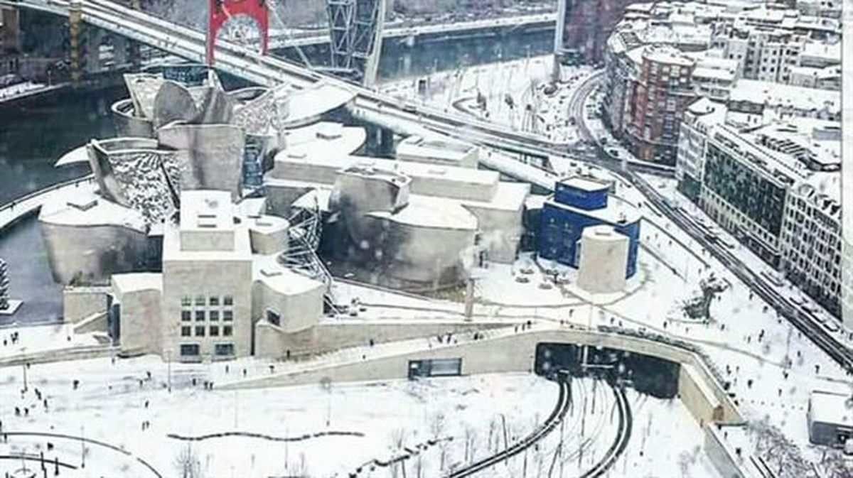 Vista aérea de Bilbao nevado