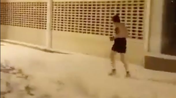 ¿Quién era el corredor que iba sin camiseta en plena nevada?
