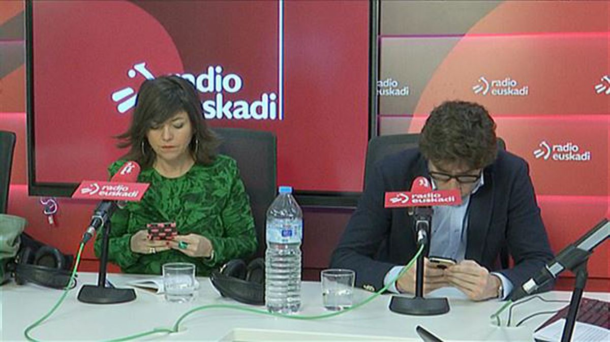 Nerea Llanos y Eneko Andueza, Radio Euskadi. Foto: EiTB. 
