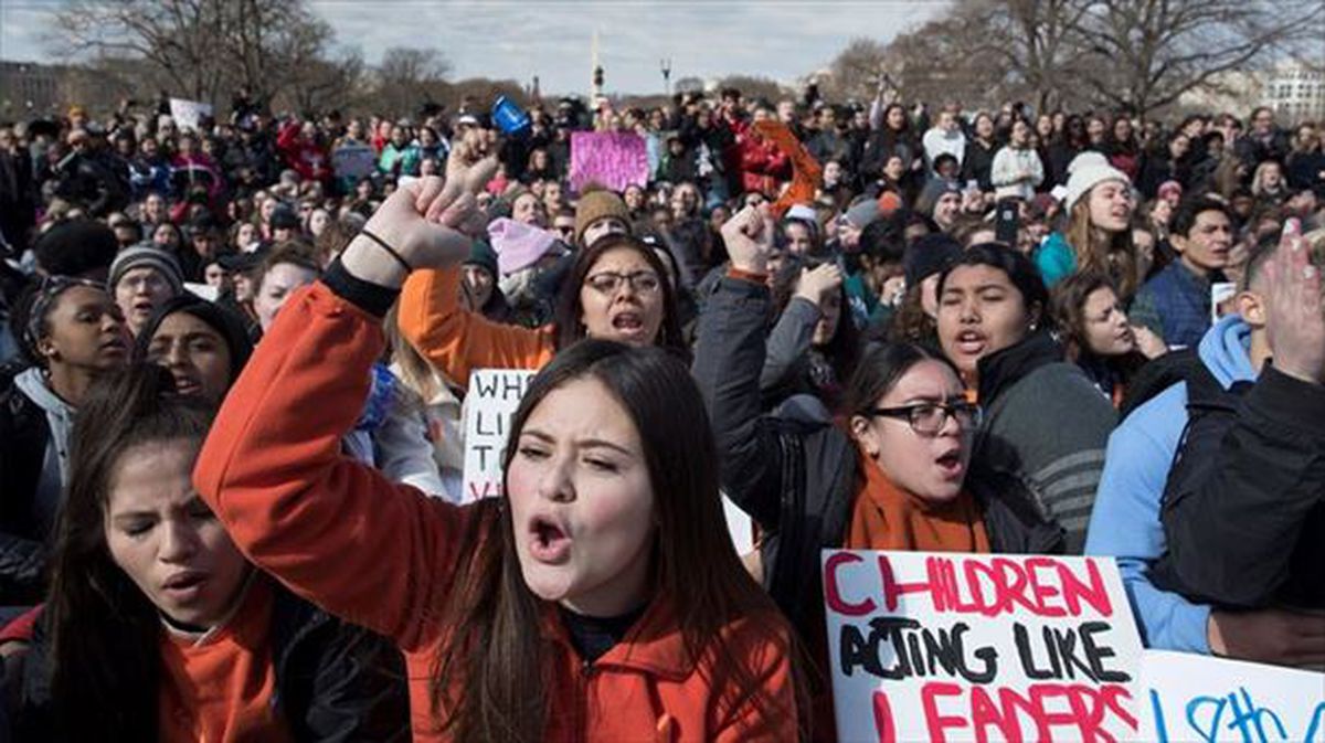 Miles de estudiantes frente al Capitoliio, en Washington