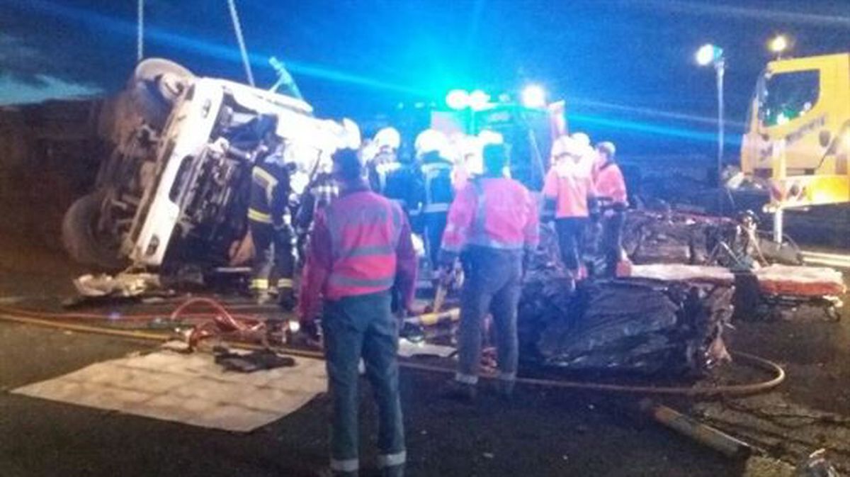 Muere un camionero en un accidente en la AP-15 a la altura de Unzué (Navarra). Foto: Policía Foral