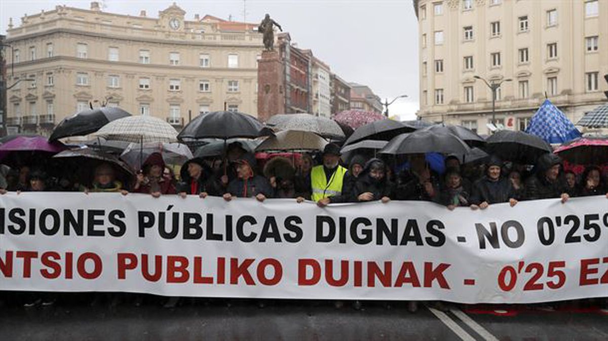 Pensionistas paralizan Bilbao al grito de 'manos arriba, esto es un atraco'