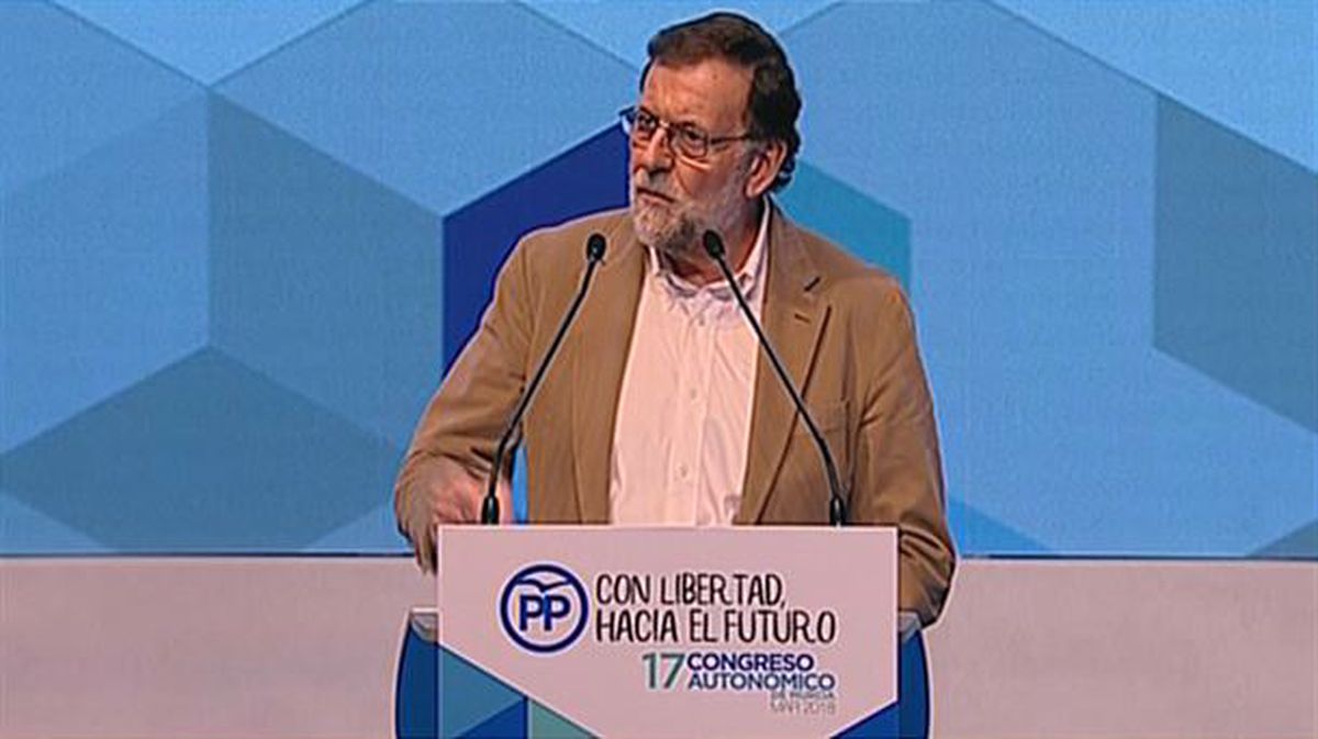 Rajoy en el congreso de Murcia, este domingo. Foto: EFE
