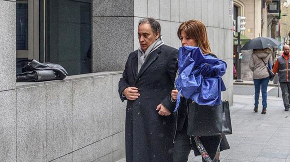 Margüello y Fernández, a su llegada al Palacio de Justicia de Bilbao. Foto: EFE