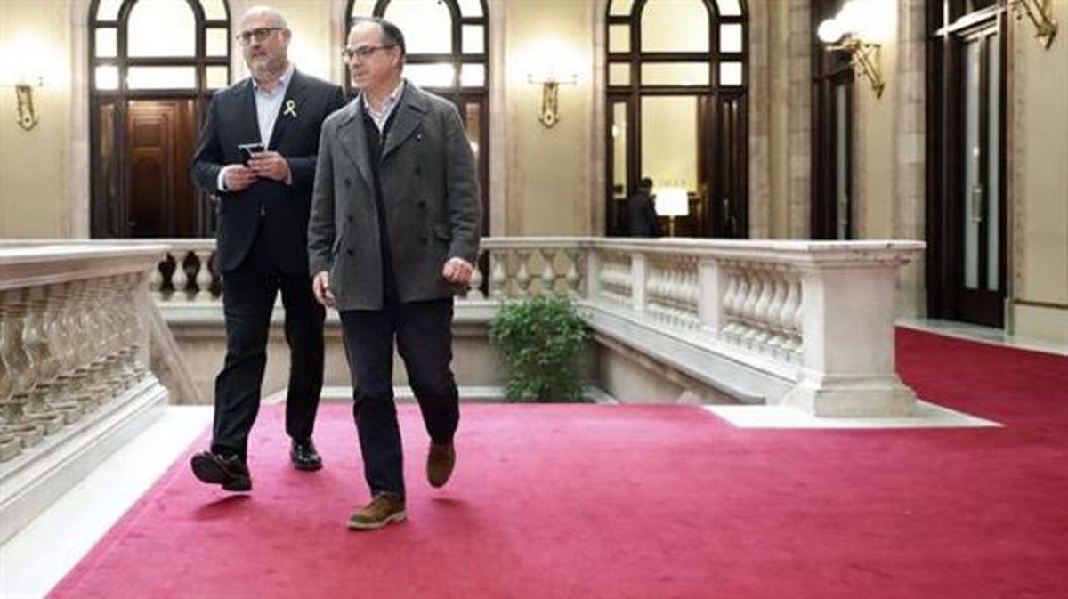 El diputado de Junts per Catalunya, Jordi Turull, junto al portavoz, Eduard Pujol. Foto: EFE