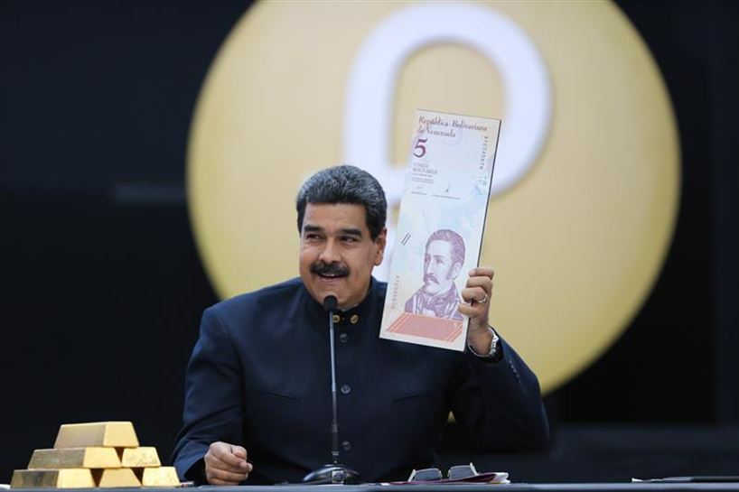 Nicolas Maduro la semana pasada presentando el nuevo billete de bolívar soberano.