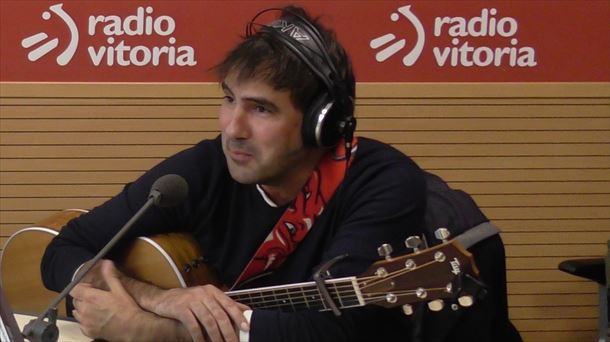 El cantautor Patxi Leiva en Radio Vitoria