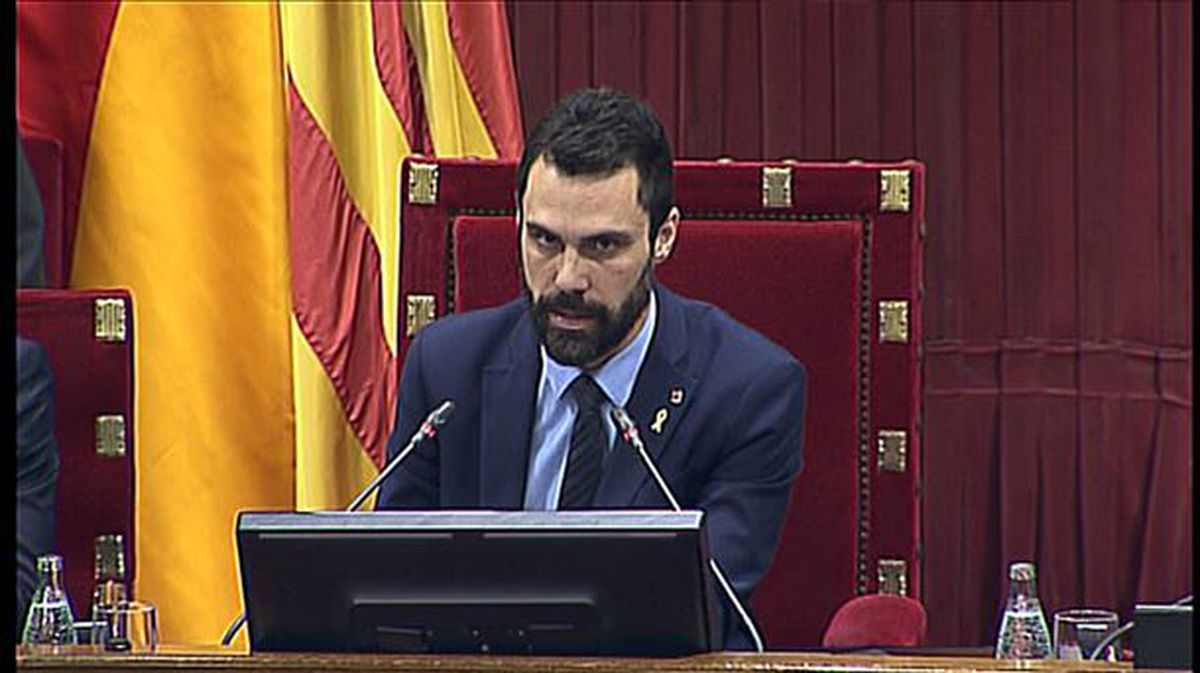 11:30ean hasi da inbestidura saioa Kataluniako Parlamentuan. EFE