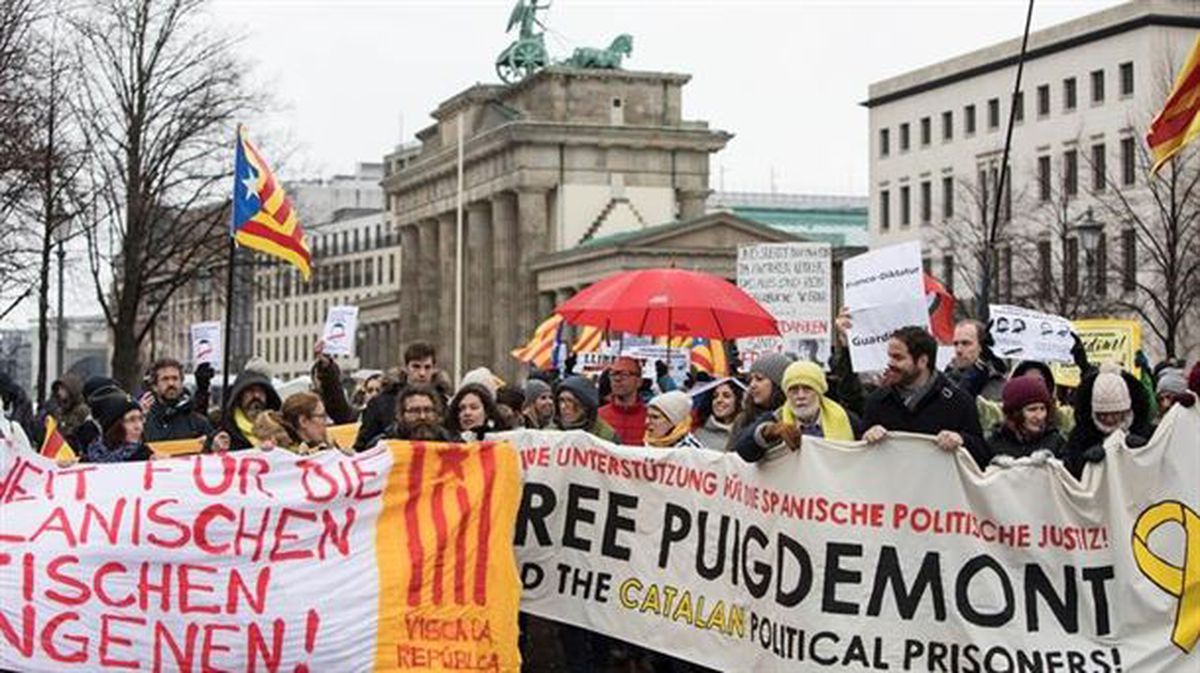 Manifestación a favor de Puigdemont en Berlín. EFE
