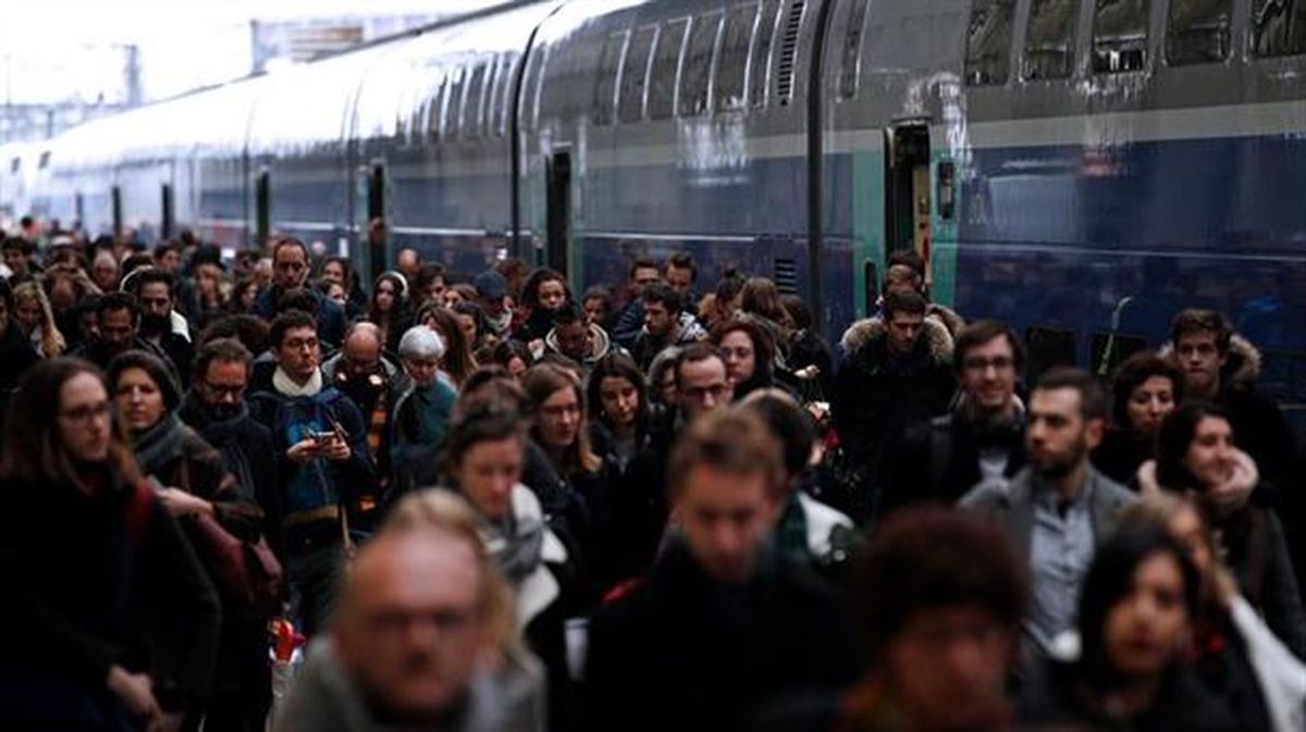 Francia se enfrenta hoy a una huelga en la red de ferrocarriles y en Air France