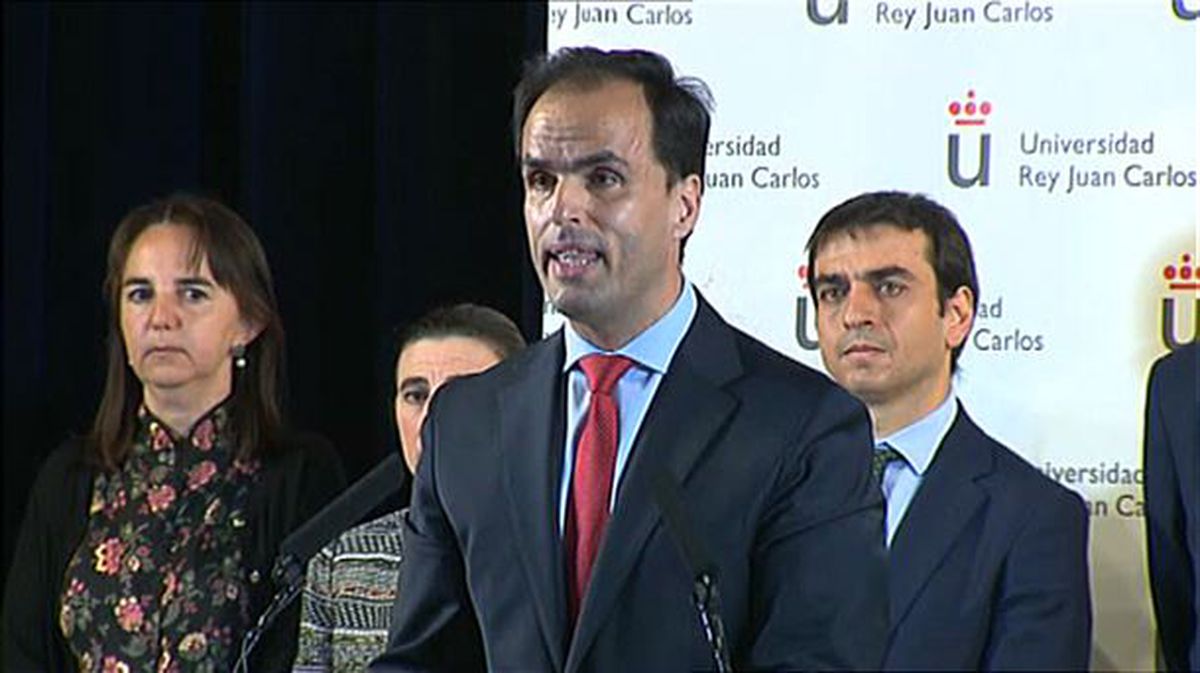 Javier Ramos Juan Carlos erregea unibertsitateko errektorea. Argazkia: EFE