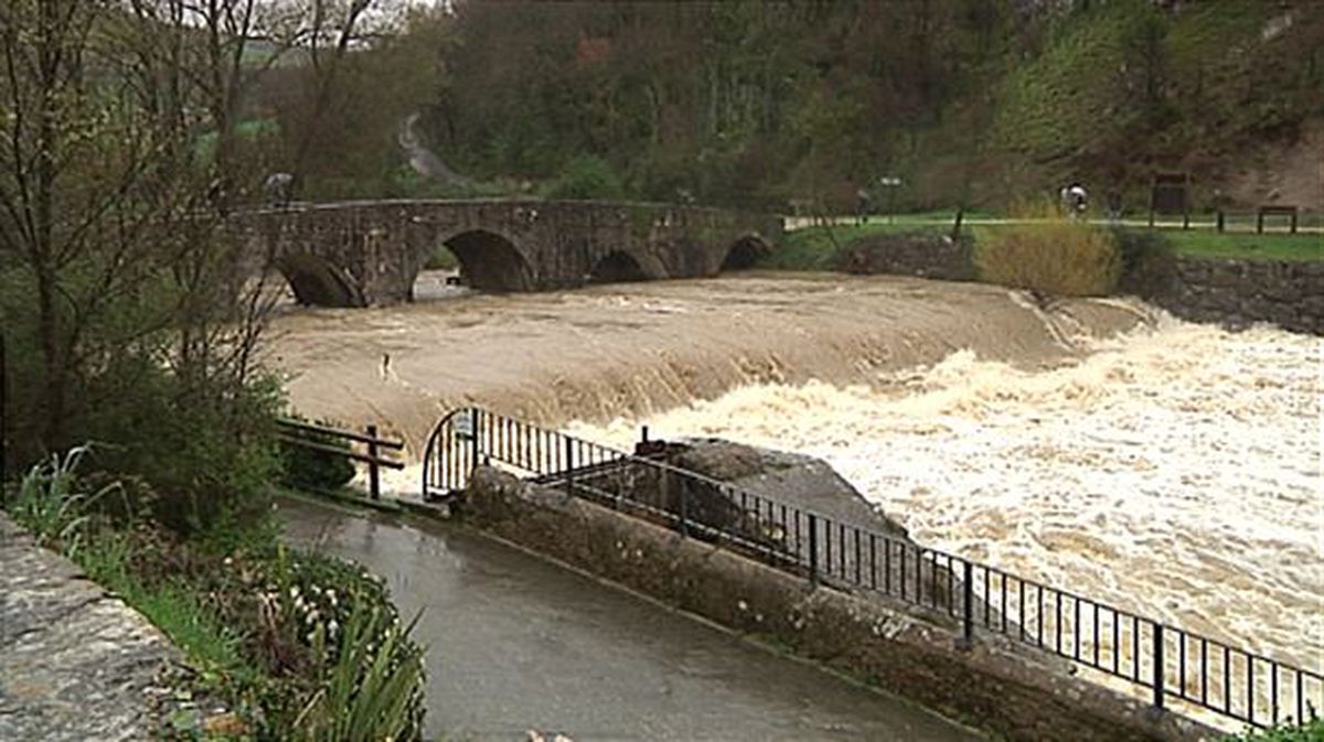 Varios ríos se han desbordado en Navarra. EiTB