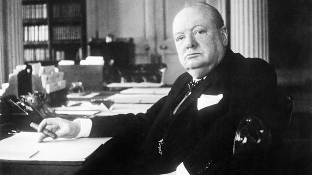 53 urte Winston Churchill hil zela