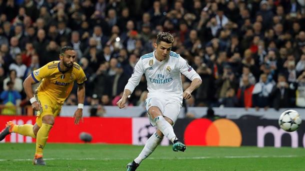 Cristiano Ronaldok penaltiz sartutako go batek eman dio sailkapena Real Madrili. Argazkia: EFE
