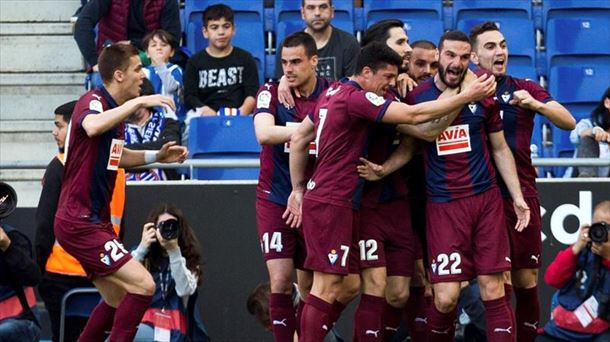 Los jugadores de Eibar celebrando el gol. Foto: EFE