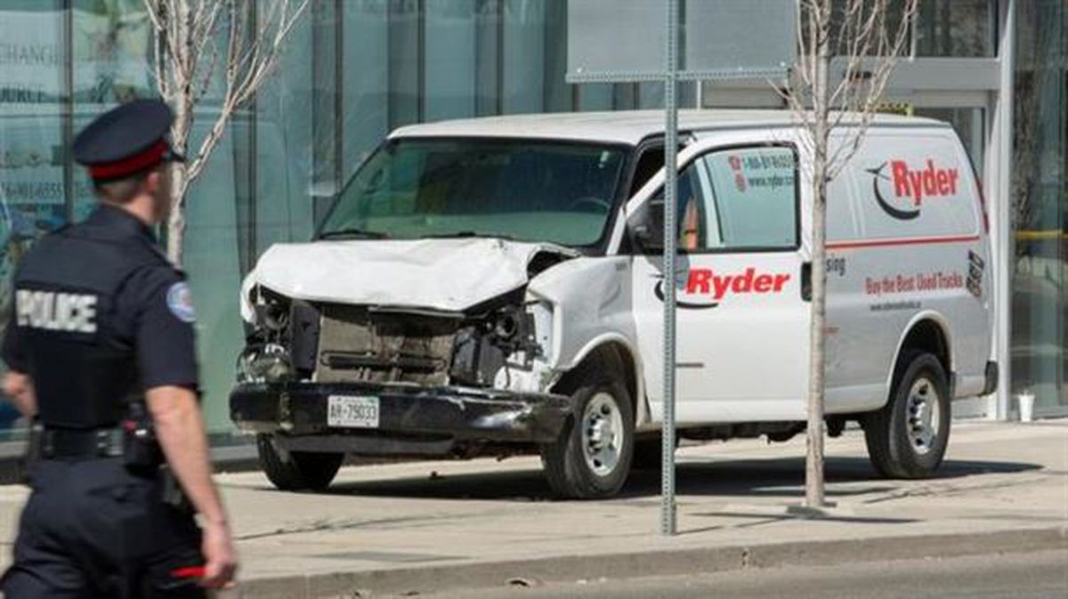 Una furgoneta ha arrollado a entre ocho y diez personas en Toronto (Canadá). Foto: EFE