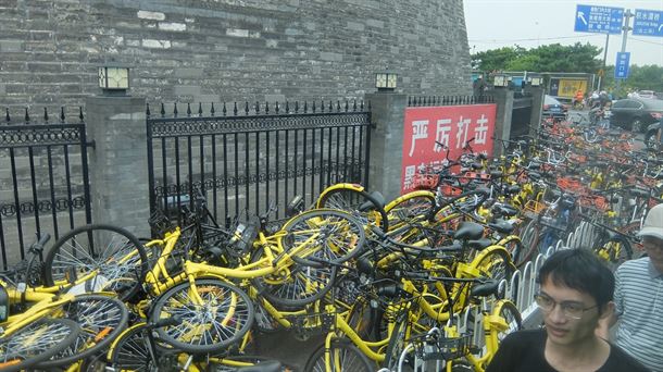 Invasión de las bicis de alquiler chinas y ensanches de las ciudades 