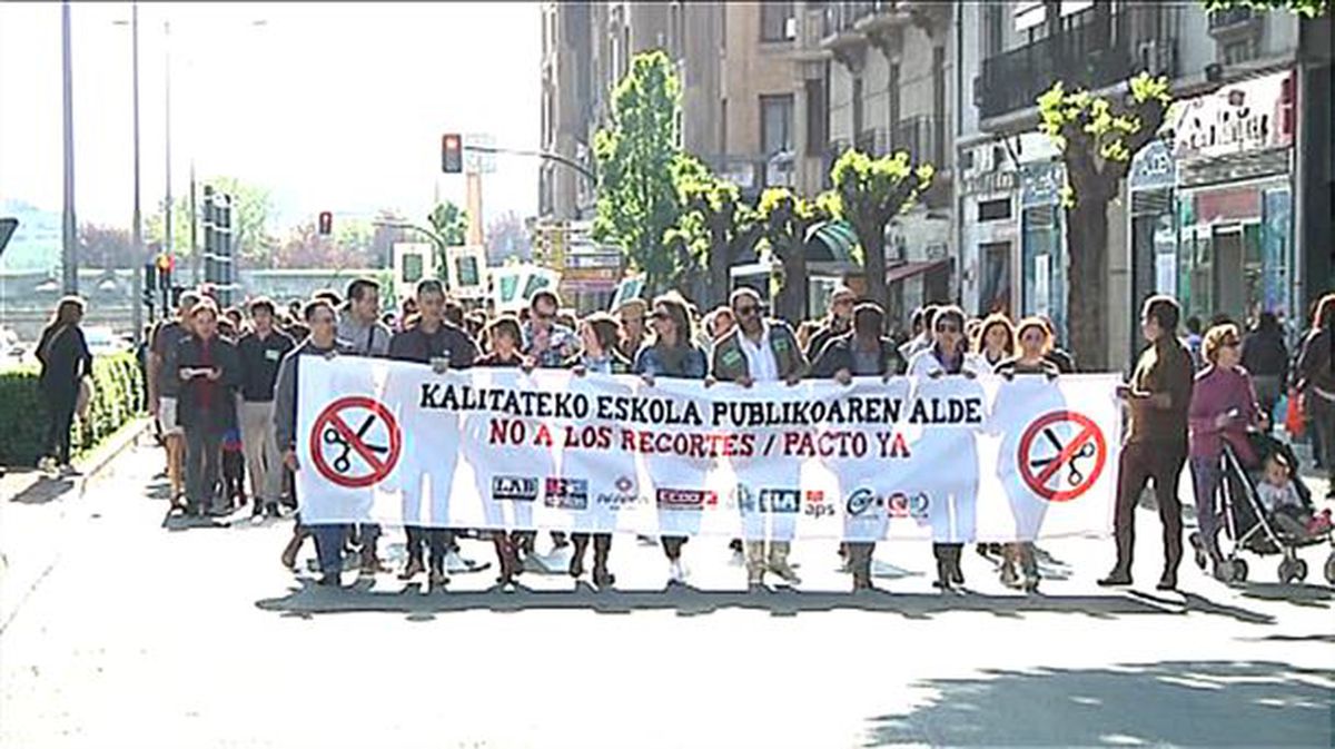 Protesta en Pamplona contra los recortes en educación. EiTB