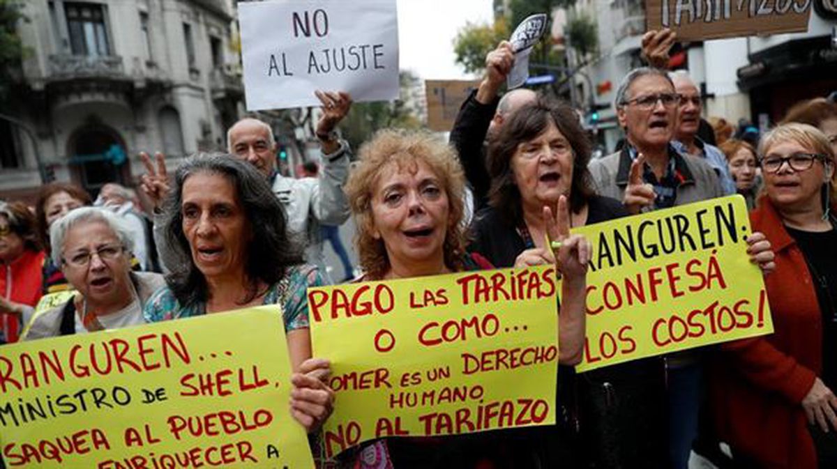 Protestak Argentinan zerbitzu publikoen tarifen igoera dela eta.