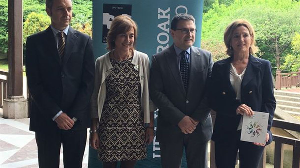 Cristina Uriarte, Agustin Erkizia, Roberto Iñiguez de Onsoño y Carmen Agoués. Argazkia: EHU.