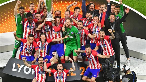 Los jugadores del Atlético de Madrid celebrando el triunfo. Foto: EFE