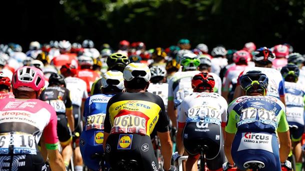 Ciclistas disputando el Tour de Francia