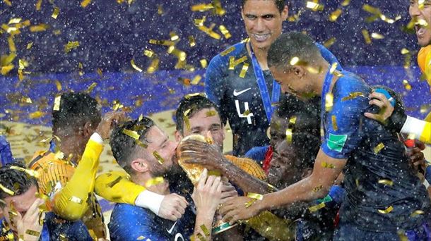 Los jugadores de Francia celebran el título. Foto: Efe.