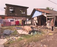 Indonesiako tsunamiak eragindako hondamendia bisitatu du ETBk