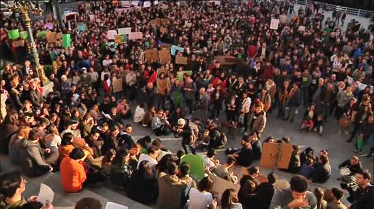 Los jóvenes vascos se unen a la iniciativa mundial contra el cambio climático.