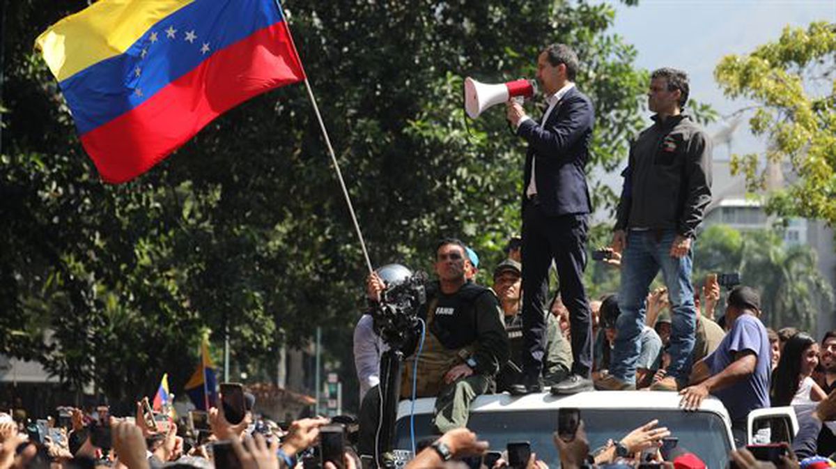 Juan Guaido eta Leopoldo Lopez, Caracasen egindako manifestazioan. 