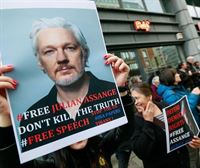 Erresuma Batuak Assange AEBra estraditatzea baimendu du espioitza leporatuta epai dezaten
