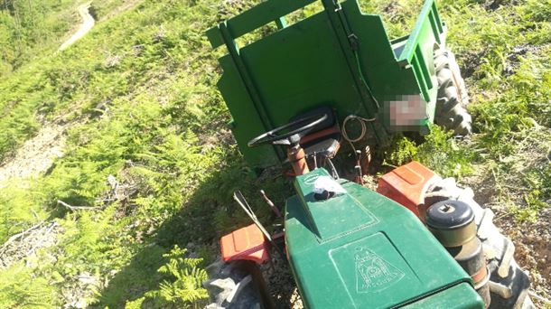 Un Hombre Fallece Al Caer Con Su Tractor Por Una Pista Forestal En Markina