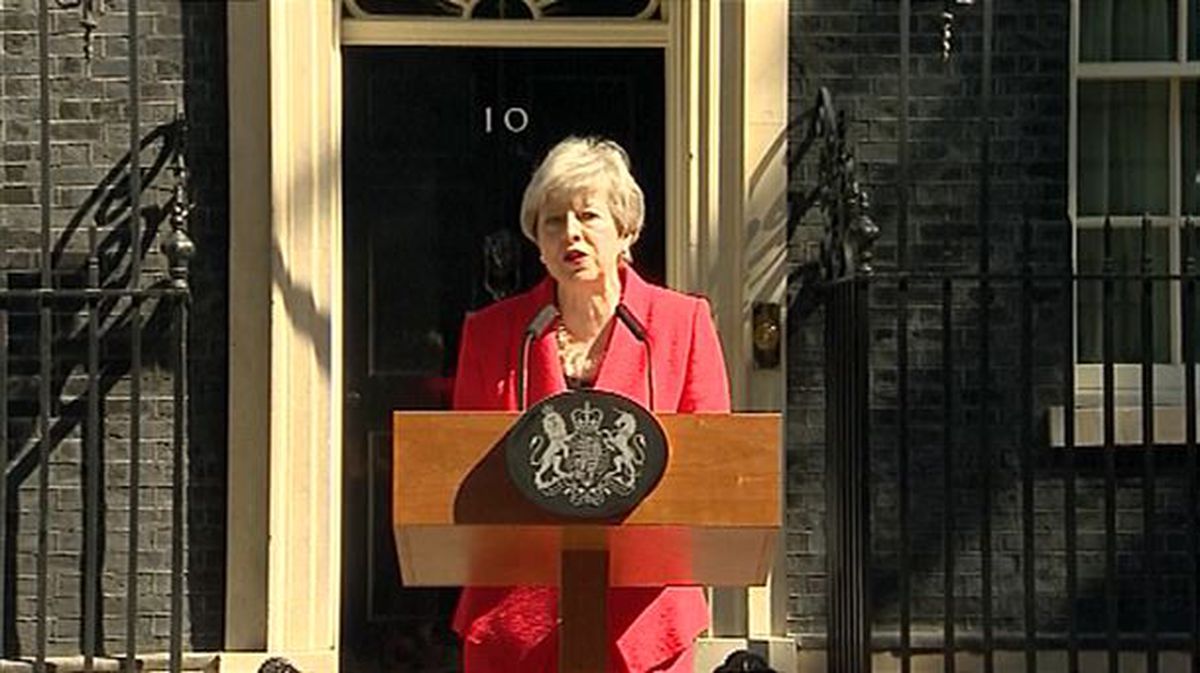 Theresa May negar malkotan, kargua utziko duela iragarri duenenean.