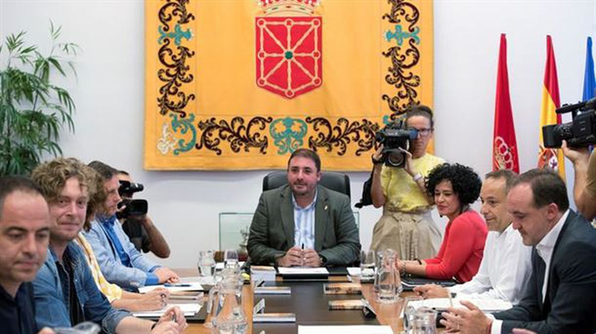 Una reunión anterior de la Mesa del Parlamento de Navarra