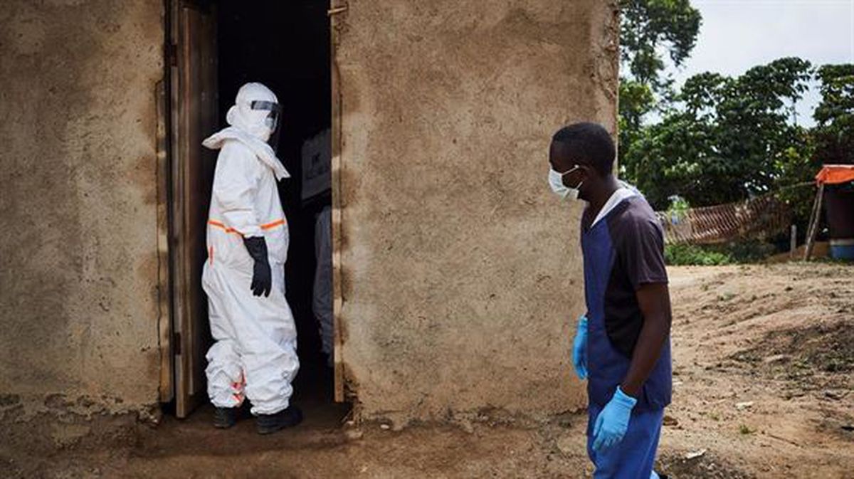 Ebola agerraldiak 2.000 hildakotik gora utzi ditu Kongoko Errepublika Demokratikoan.