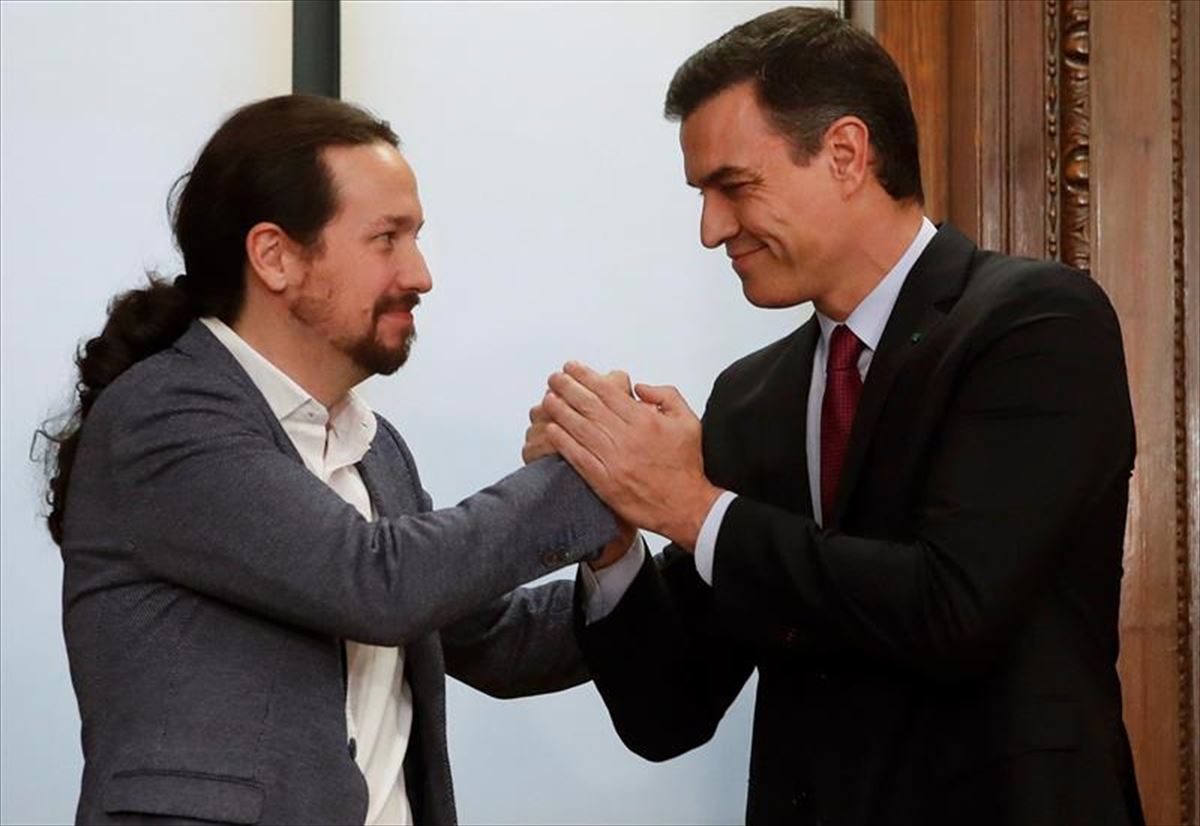 Pablo Iglesias y Pedro Sánchez. Foto: EFE