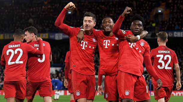 Jugadores del Bayern celebran uno de los goles del equipo.