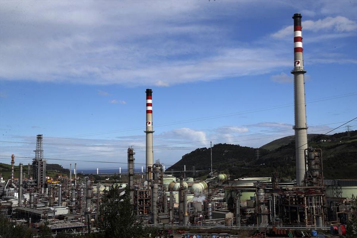 Imagen de la refinería de Petronor en Muskiz. Foto: EFE