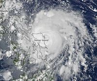 El tifón Vongfong arrasa las islas del centro de Filipinas al tocar tierra 6 veces